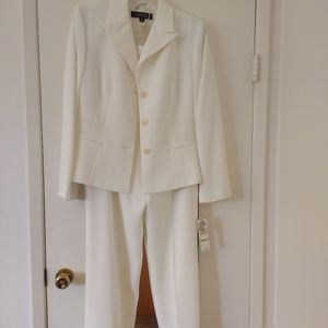 beautiful 2-pc pantsuit, size 14 (regular)